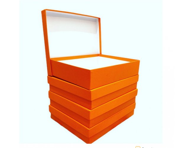 Caixas quadradas rígidas cor laranja